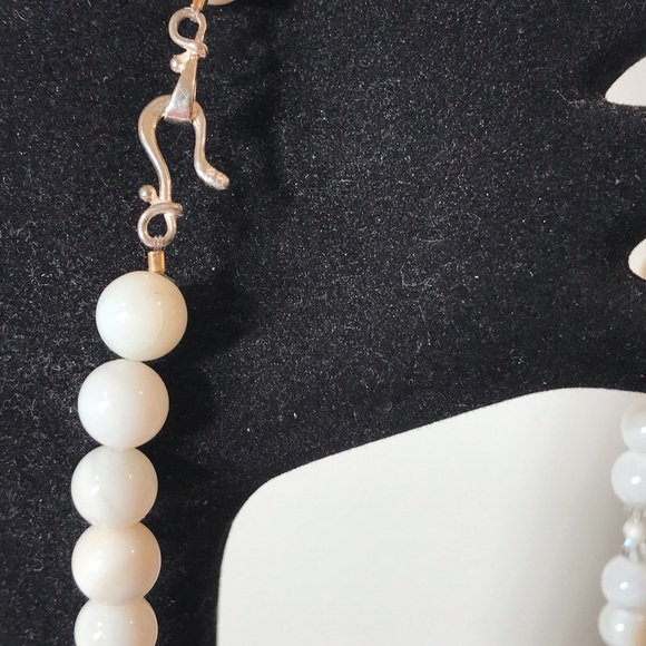 ⬇️ $233  Mother of Pearl & Black Onyx Necklace - Picture 8 of 8